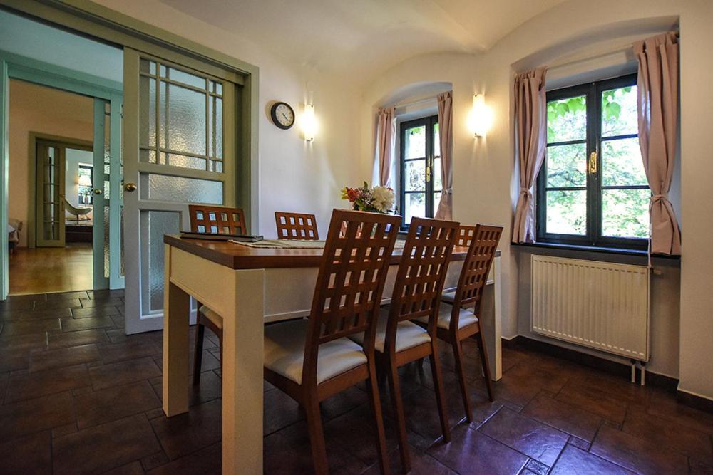 Ferienwohnung Dum V Zahrade Písek Exterior foto