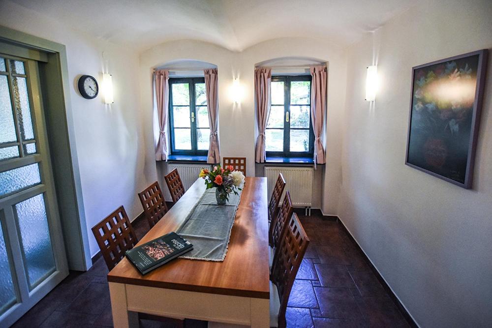 Ferienwohnung Dum V Zahrade Písek Exterior foto