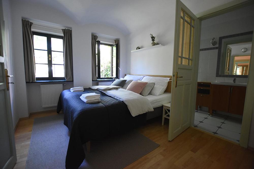 Ferienwohnung Dum V Zahrade Písek Exterior foto